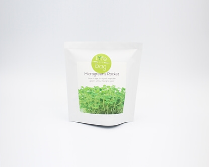 Grow bag para cultivar microvegetais de rúcula sem ter de regar